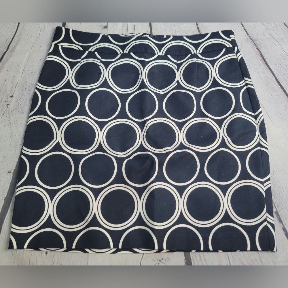 Banana Republic Knee Length Skirt size 12P Navy & White Pencil Business Casual